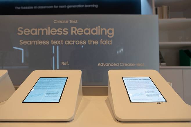 [라스베이거스=뉴시스][라스베이거스=뉴시스]삼성디스플레이가 5일(현지시간) 미국 라스베이거스 CES 2026에서 공개한 차세대 폴더블 디스플레이. (사진 = 업체 제공) 2026.01.06. photo@newsis.com   *재판매 및 DB 금지