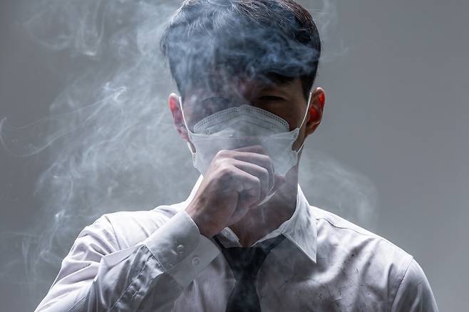 만성 폐쇄성 폐질환의 가장 중요한 발병 원인은 흡연이다. 간접흡연도 안심할 수 없다. 게티이미지뱅크