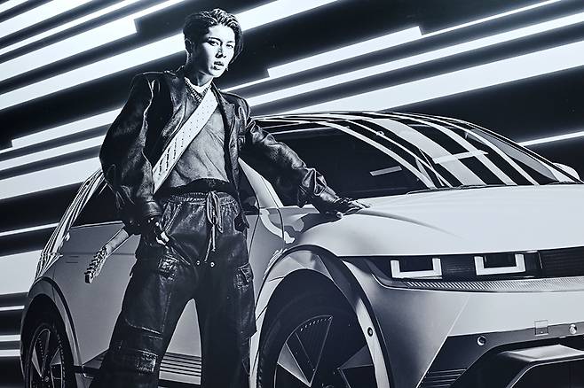 현대차와 협업에 나선 기타리스트이자 가수, 미야비. 사진: 김학수 기자