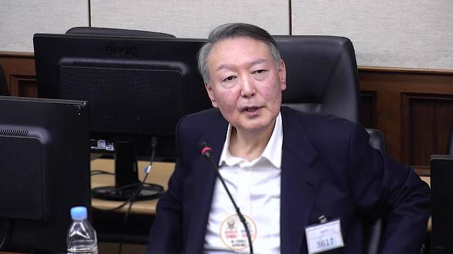 윤석열 전 대통령이 2025년 12월26일 오후 서울 서초구 서울중앙지법에서 열린 특수공무집행방해, 직권남용 권리행사방해 등 혐의 사건의 결심 공판에서 최후 진술을 하고 있다. ⓒ서울중앙지법