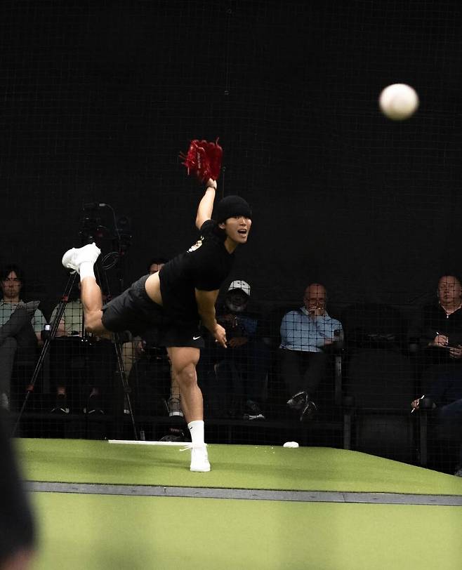 ▲ 홍원빈은 메이저리그 구단 관계자들이 지켜보는 앞에서 최고 157km의 강속구를 던졌다 ⓒ트레드 애슬레틱스 SNS