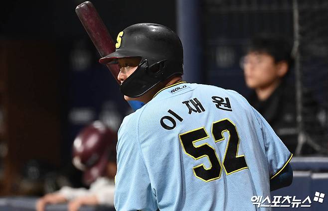 상무 입대 동기이자 룸메이트, 운동 메이트였던 LG 트윈스 이재원과 두산 베어스 윤준호가 2026시즌 잠실 라이벌로 마주하게 됐다. 엑스포츠뉴스 DB