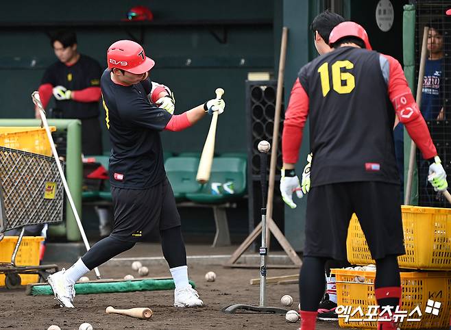 KIA 타이거즈가 2026시즌을 대비한 스프링캠프에 나선다. 지난해 미국 캘리포니아주 어바인에서 1차 캠프를 진행했던 KIA는 올해 일본 외딴섬 아마미오시마에서 1차 캠프를 진행한다. KIA는 아마미오시마에서 강한 강도의 훈련을 소화한 뒤 2월 중순 일본 오키나와로 이동해 실전 경기 위주의 2차 캠프를 진행할 예정이다. 엑스포츠뉴스 DB