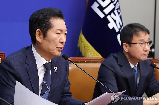 민주당 정청래 대표, 최고위 발언 (서울=연합뉴스) 황광모 기자 = 더불어민주당 정청래 대표가 12일 서울 여의도 국회에서 열린 최고위원회의에서 발언하고 있다. 2026.1.12 hkmpooh@yna.co.kr