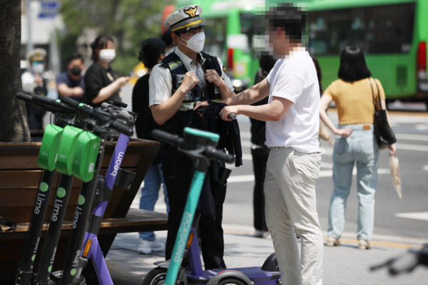 전동 킥보드 운전 단속 첫날. 연합뉴스