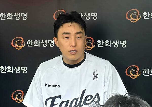 18일 대전에서 PO 1차전을 앞두고 취재진을 만난 손아섭. (사진=더게이트 DB)