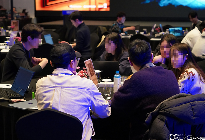 전시와 함께 업체들과 학생들의 상담 시간도 진행됐다.