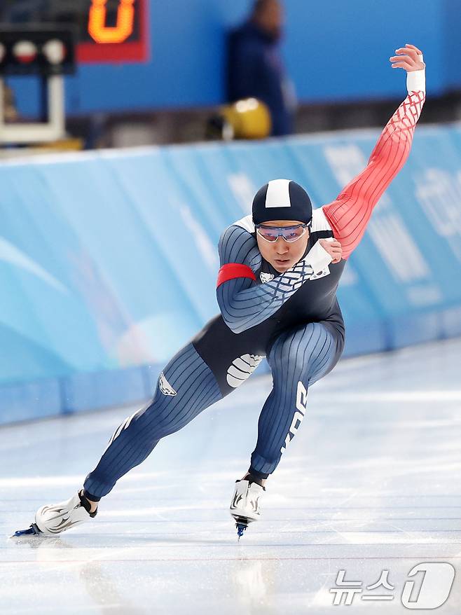 10일(현지시간) 중국 헤이룽장성 하얼빈 스피드 스케이트 오벌에서 열린 하얼빈 동계아시안게임 스피드 스케이팅 남자 500m에서 김준호가 역주하고 있다. 2025.2.10/뉴스1 ⓒ News1 이승배 기자
