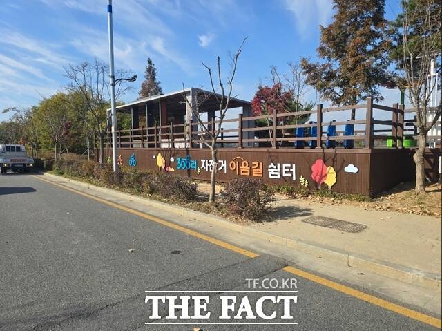 인천 서구 구간에 조성된 300리 자전거 이음길 쉼터. /인천경제청