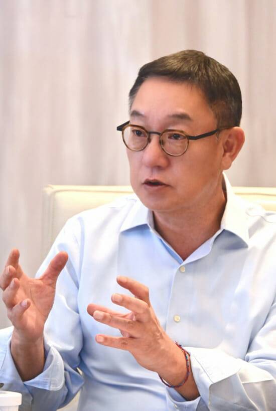 현신균 LG CNS 대표가 CES 2026에서 에이전틱 AI 전략을 공유했다. (사진=LG CNS)