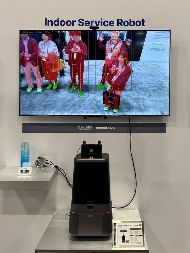 미국 라스베이거스에서 열린 세계 최대 가전·IT 전시회 CES 2026에서 딥엑스와 현대차로보틱스랩이 개발한 로봇 솔루션이 전시돼 있다. 백종민 테크 스페셜리스트