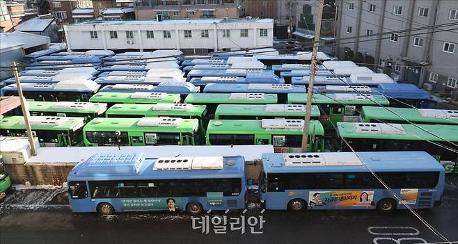 '서울 시내버스 파업' 운행 중단한 버스들ⓒ데일리안 홍금표 기자
