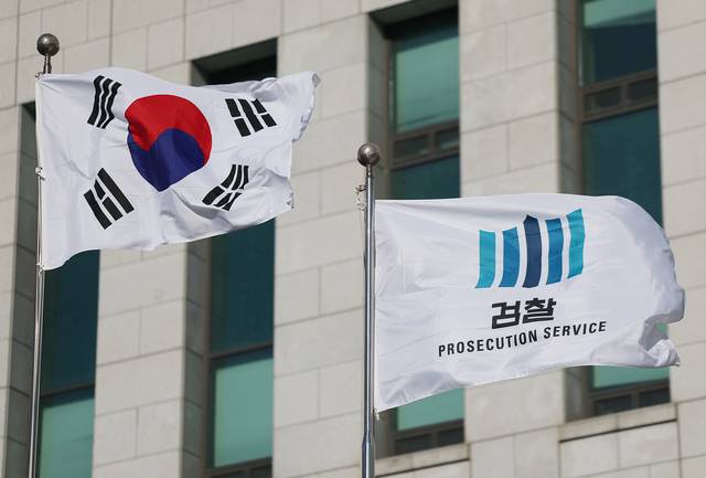 더불어민주당은 정부가 공개한 중대범죄수사청(중수청)과 공소청 설치 법안을 놓고 오는 15일 본회의 전 정책 의원총회를 열어 의견을 수렴한다. 사진은 13일 서울 서초구 대검찰청의 모습.  [연합뉴스]