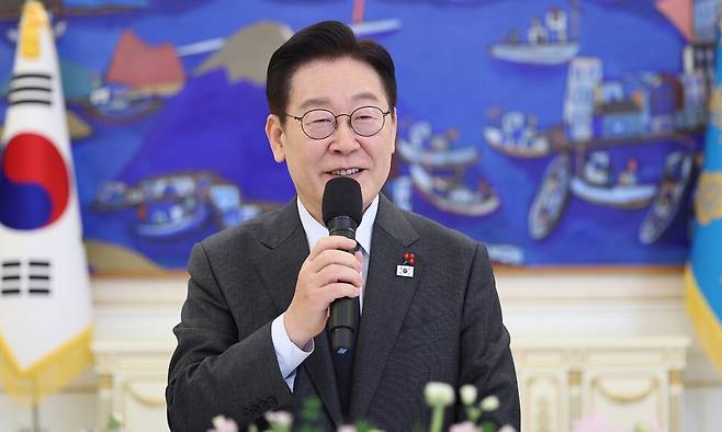 이재명 대통령이 지난 12일 청와대에서 열린 종교지도자 초청 오찬간담회에서 발언하고 있다. 연합뉴스