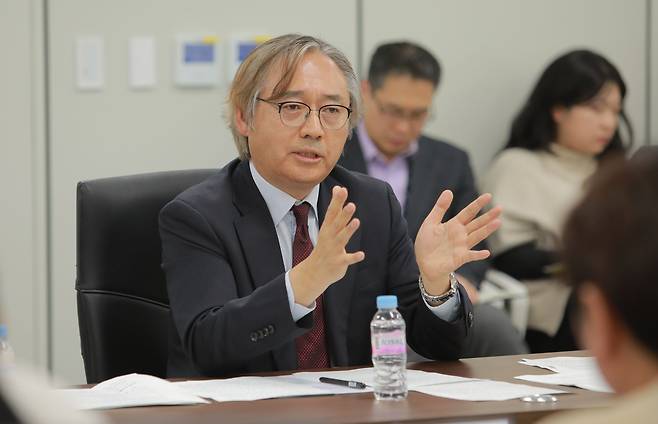 Park Chan-woon, advisory chair of the Prosecutorial Reform Task Force under the Prime Minister’s Office, speaks at a press briefing held at the Changseong-dong annex of the Government Complex Seoul in Jongno District on Dec. 4, 2025. [PROSECUTORIAL REFORM TASK FORCE]