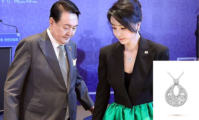 Former President Yoon Suk Yeol and his wife Kim Keon Hee attend a dinner with Korean expatriates at a hotel in Madrid, Spain, on June 29, 2022. Kim wears a Graff necklace she allegedly received from the Unification Church as a bribe. [JOINT PRESS CORPS]