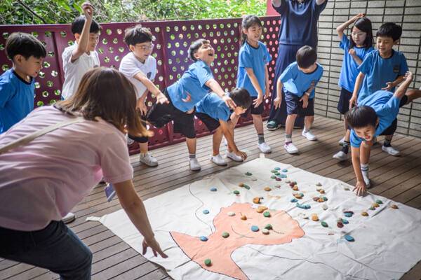 수원형 교육지원사업 청개구리교실에서 어린이들이 즐거운 시간을 보내고 있다. 수원시 제공