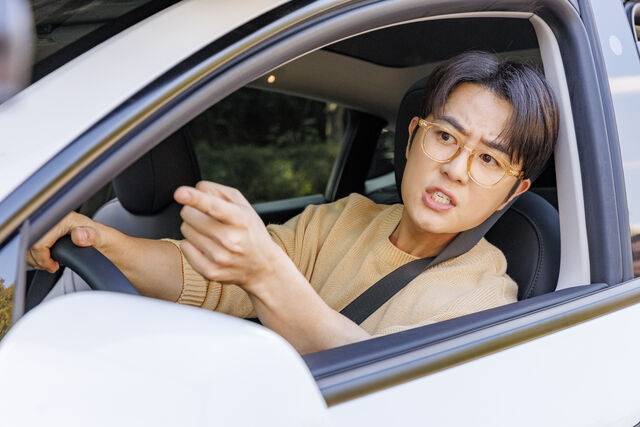 보복운전은 차를 흉기처럼 이용해 상대방을 위협하는 행위로, 순 교통 위반이 아니라 중대 범죄에 속해 처벌 수위가 높다. 사진은 기사의 특정 사실과 관련 없음. 클립아트코리아