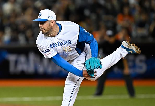 드류 버하겐이 지난해 3월1일 일본프로야구에서 니혼햄 소속으로 투구하는 모습. 게티이미지