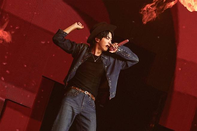 방탄소년단 진 'Don't Say You Love Me' 스포티파이 빛나는 大기록! 7억·'ECHO' 앨범 10억 스트리밍 돌파