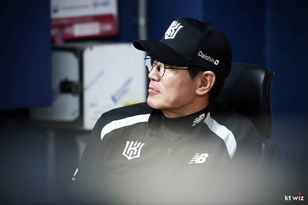 KT 위즈, 이강철 감독....2026시즌 1·2군 코칭스태프 구성 마쳐.(사진제공=KT 위즈)