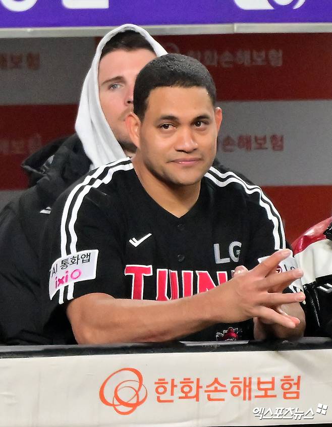 베네수엘라 국적의 LG 트윈스 외국인 투수 요니 치리노스가 제3국 이동 경로를 확보해 무탈히 스프링캠프에 합류할 전망이다. 치리노스는 이번 LG 스프링캠프 명단에서 2조에 포함됐다. 오는 22일 미국 애리조나 피닉스에 도착하는 일정이다. 항공편에 따라 계획보다 일찍 캠프지에 도착할 가능성도 열려 있다. 엑스포츠뉴스 DB