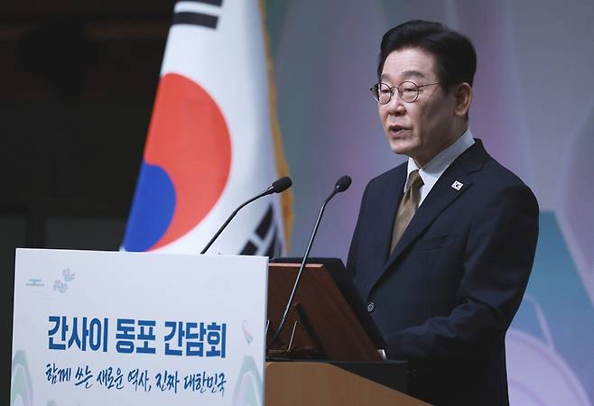 이재명 대통령이 14일 일본 나라현의 한 호텔에서 열린 간사이 동포 간담회에서 발언하고 있다. 연합뉴스