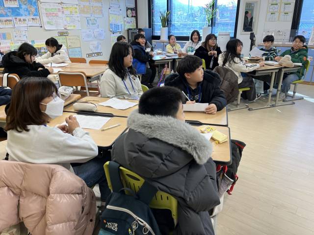 대구시교육청이 학령인구 감소에 대응하기 위해 군위에서 추진하는 거점학교 육성 정책에 따라 거점초등학교로 지정된 군위초에서 14일