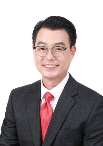정대웅 전 사천시 우주항공국장.