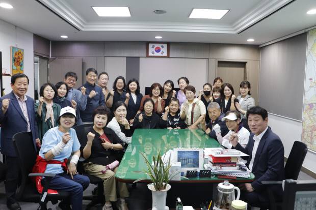 동구군위 주민들 의원회관 사무실 방문.