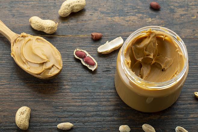 땅콩버터는 조금만 먹어도 포만감을 주기 때문에 체중 감량에 유리하다. 사진= 게티이미지뱅크