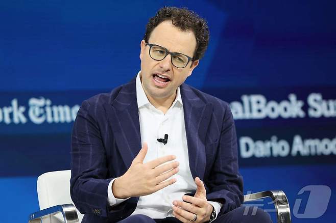 다리오 아모데이 앤트로픽 CEO US-BUSINESS-AND-GOVERNMENT-LEADERS-SPEAK-AT-NEW-YORK-TIME'S-DEAL ⓒ AFP=뉴스1