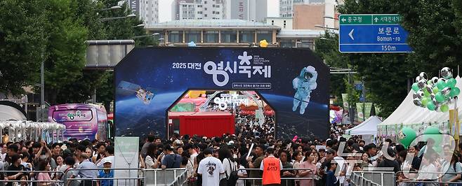 대전0시축제가 개막한 8일 오후 중앙로 일원에 관람객들이 가득 차 있다. 2025.8.8/뉴스1 ⓒ News1 김기태 기자