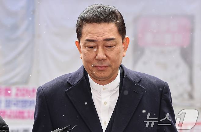 김병기 더불어민주당 전 원내대표가 지난 12일 서울 여의도 민주당사에서 열리는 윤리심판원 회의에 출석하고 있다. 2026.1.12/뉴스1 ⓒ News1 김도우 기자