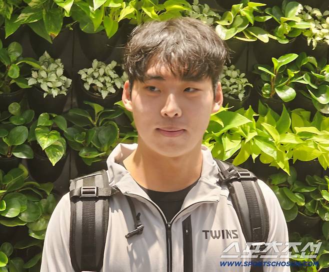 인천공항 인터뷰에 임한 추세현. 김영록 기자