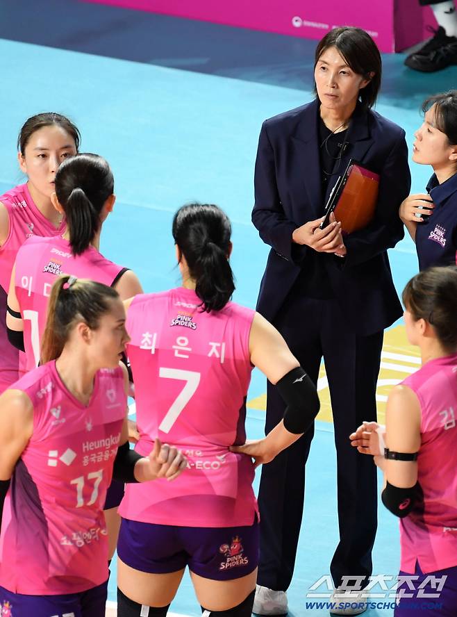 파죽의 3연승! 요시하라 흥국생명 감독은 웃지 않았다 → 기쁘지만 더 집중해야