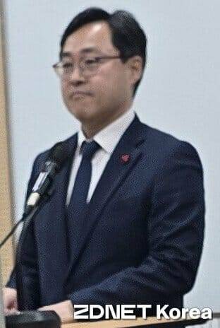 과기정통부 업무보고에 대해 사후 브리핑하는 강상욱 기조실장.