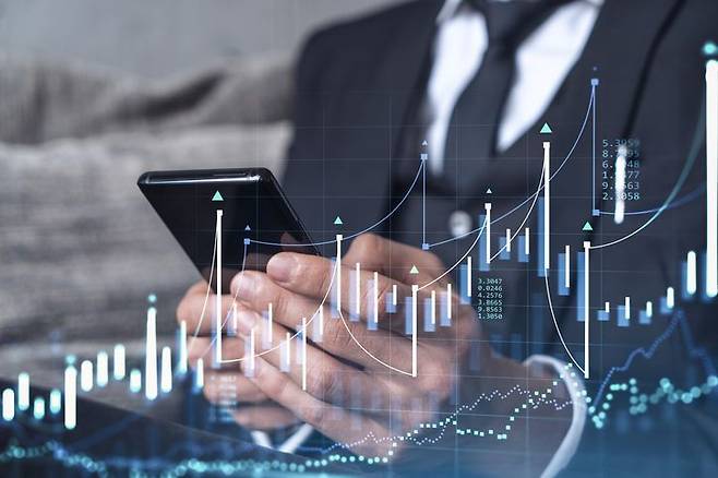 가상자산 거래소 코인원이 자사 커뮤니티 데이터를 통해 '수익률 1043% 투자자'의 존재를 공개해 눈길을 끌고 있다. 해당 투자자는 약 100억원에 가까운 수익을 거둔 것으로 나타났다. 게티이미지