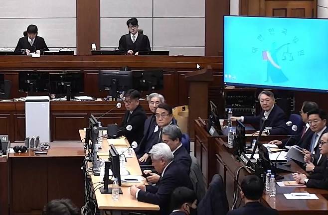 윤석열 전 대통령 등이 13일 서울 서초구 서울중앙지방법원 417호 형사대법정에서 열린 내란우두머리 사건 결심 공판에 출석해 있다. 서울중앙지법 제공