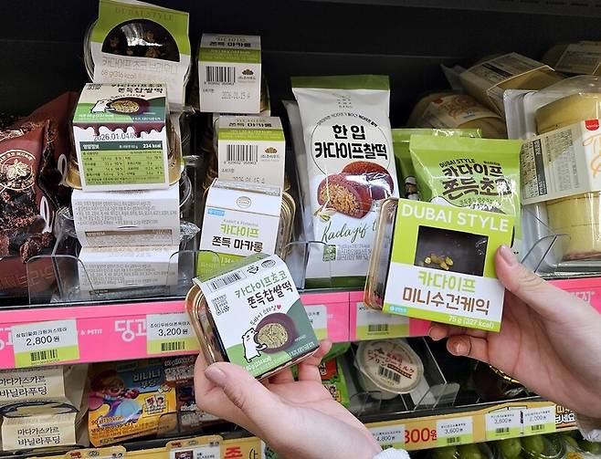 편의점 씨유가 판매하고 있는 두바이 콘셉트 디저트. 비지에프리테일 제공