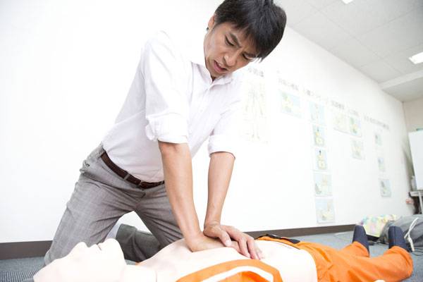심폐소생술(CPR)은 빠르고 강한 가슴 압박이 핵심이다/사진=게티이미지뱅크