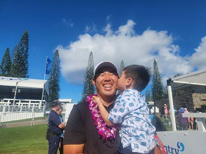 안병훈과 아들 선우군. 성호준 기자