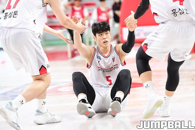 [부상] ‘뼈·인대는 이상 무’ 발등 다친 변준형, 휴식기 후 바로 뛸 수 있을까?