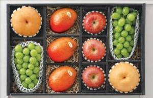 이마트의 피코크 샤인머스캣 혼합 선물 세트. /이마트 제공