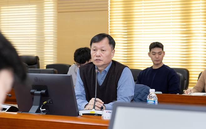 ‘재생에너지 사업 추진 방향 토론회’에 참석한 이정복 사장(가운데) 모습 [한국서부발전]