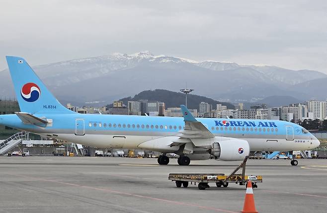 제주에 안착한 대한항공 여객기