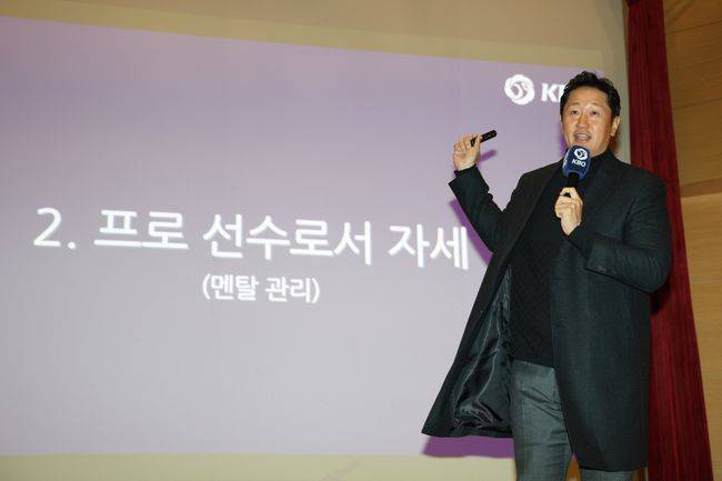 난 뚱뚱했던 야구선수, 어떤 노력했냐면… 이대호, 후배들 위해 마이크 잡았다→22년 노하우 '대방출' [오!쎈 대전]