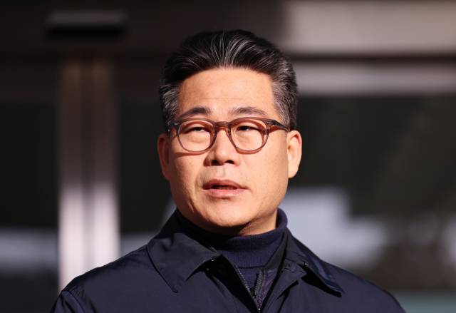 울동부지검에 파견돼 3개월간 '세관 마약수사 은폐 의혹'을 수사한 백해룡 경정이 14일 오전 서울 송파구 동부지검에서 파견 종료 입장을 밝히고 있다. 뉴스1