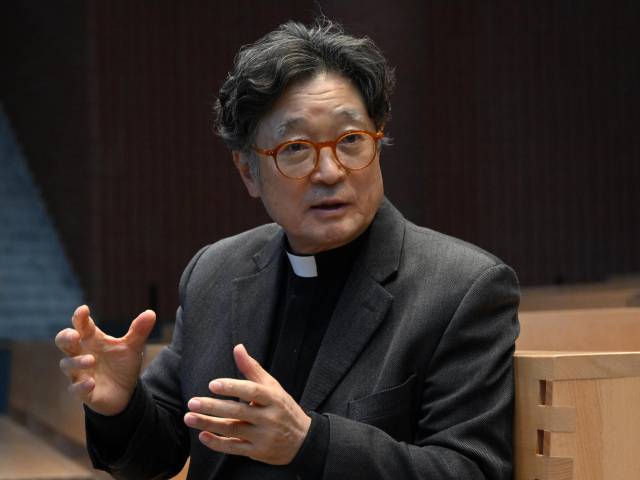 이상각 신부가 2일 경기도 화성시 남양성모성지 대성당에서 본지와 인터뷰를 갖고 있다. 성형주 기자