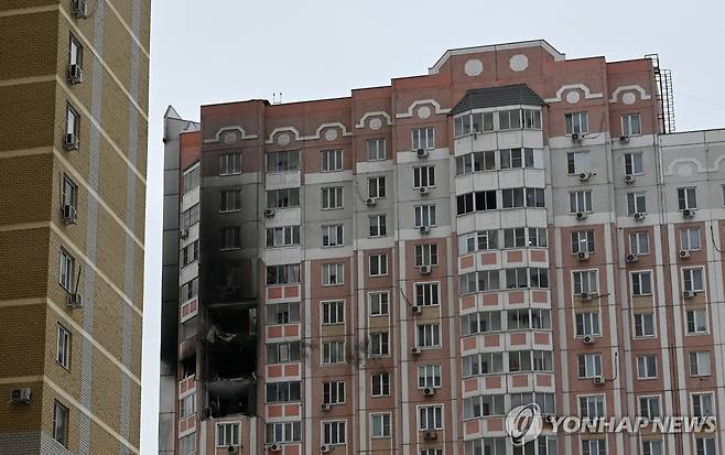 러시아 드론 공격으로 불에 탄 우크라이나 키이우 아파트 [로이터 연합뉴스 자료사진. 재배포 및 DB 금지]